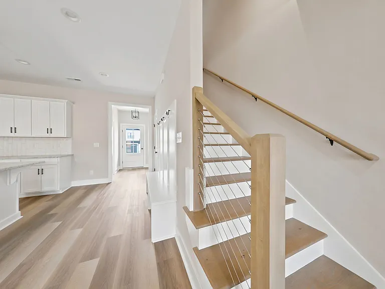 126 Luke Ct — Photo 18