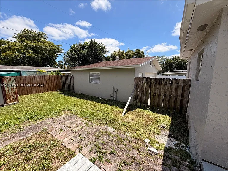 3011 N 74th Ave — Photo 22