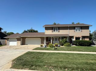 913 N Summit Ave, Madison, SD 57042