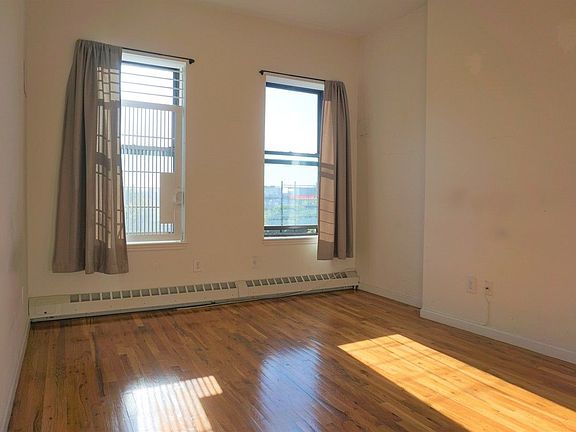 2nd image of 2353 2nd Ave APT 5A
