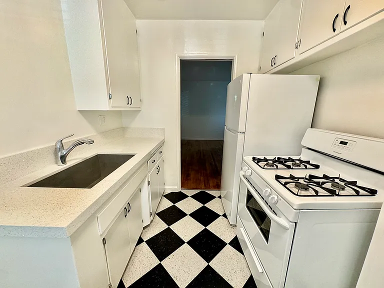 1311 N Fairfax Ave #1 — Photo 11