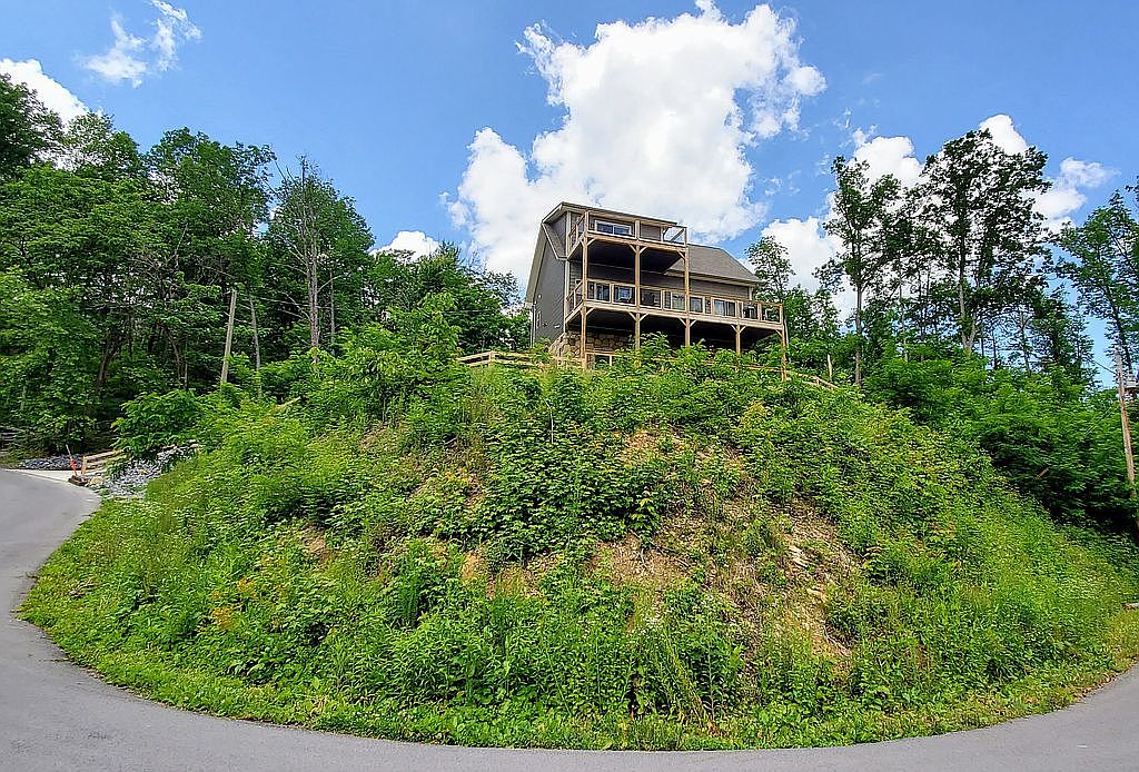877 Chestnut Dr, Gatlinburg, TN 37738 Zillow