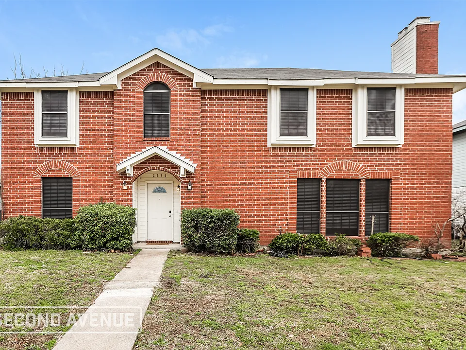 2725 Stillwater Dr