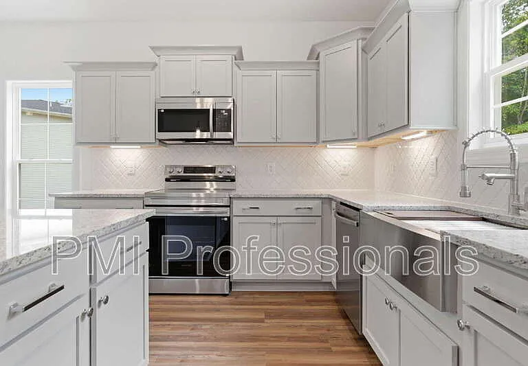 295 Spring St — Photo 12