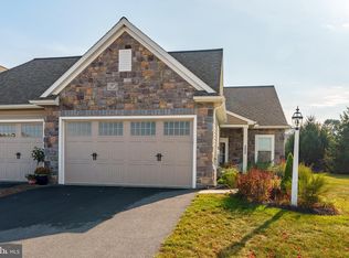 352 Meadow Rose Dr, Lititz, PA 17543