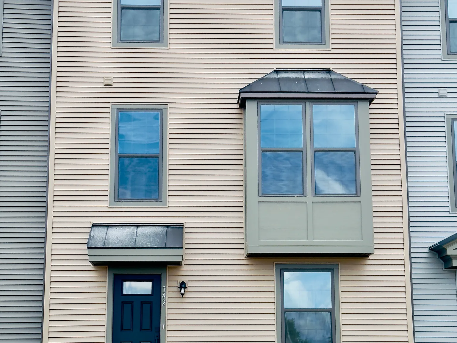 342 E Green St — Photo 1