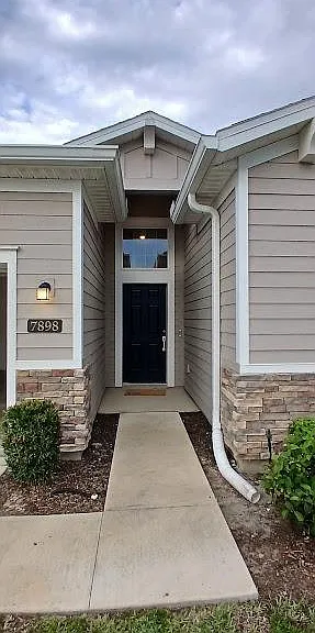 7898 SW 74th Loop — Photo 1