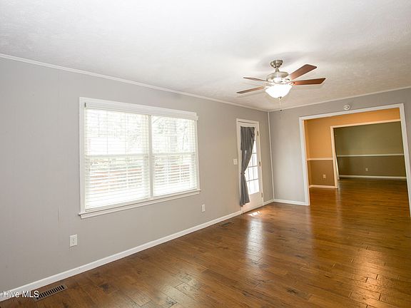 5th image of 115 E Hedgelawn Way