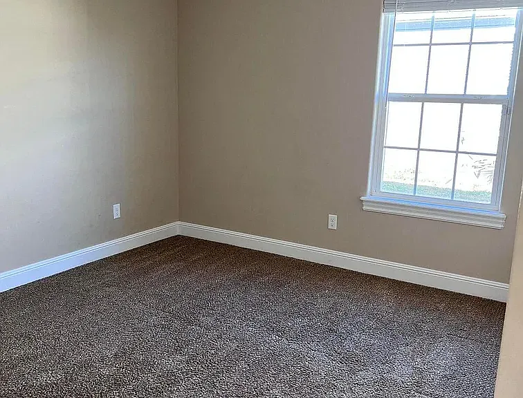 2523 Empire Ave — Photo 9