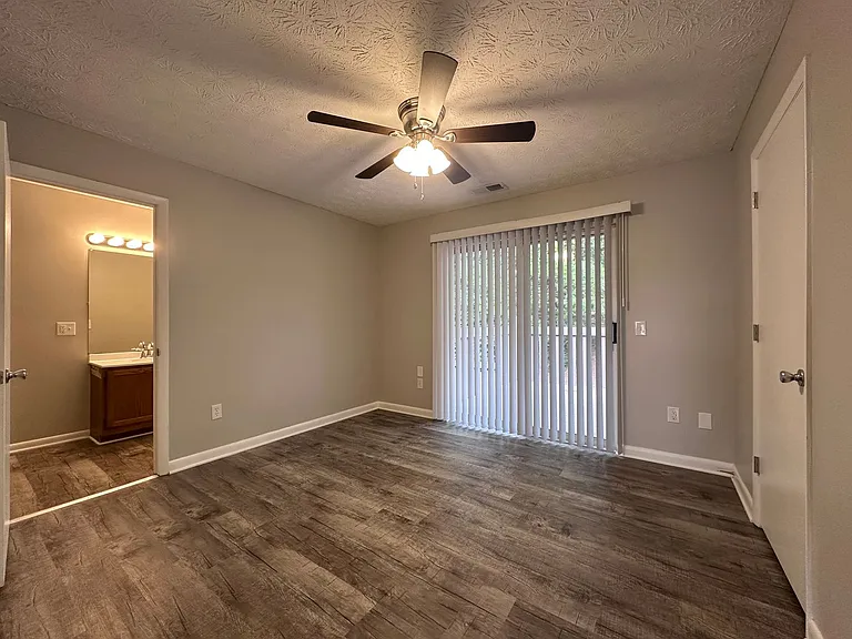 Lakeland Hills Apartment Homes — Photo 35