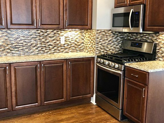 Granite counters, stainless appliances