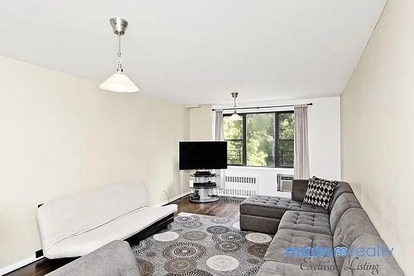 Sold by Moda Realty | media 1