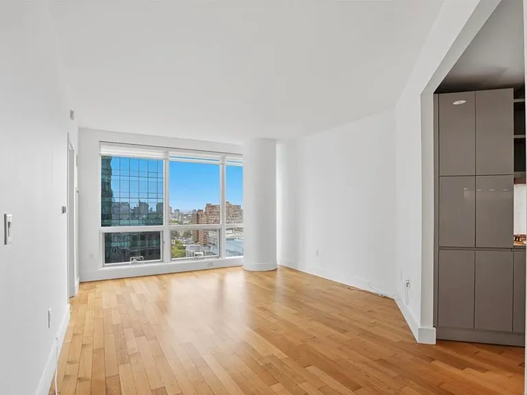 77 Hudson St #2002 — Photo 7