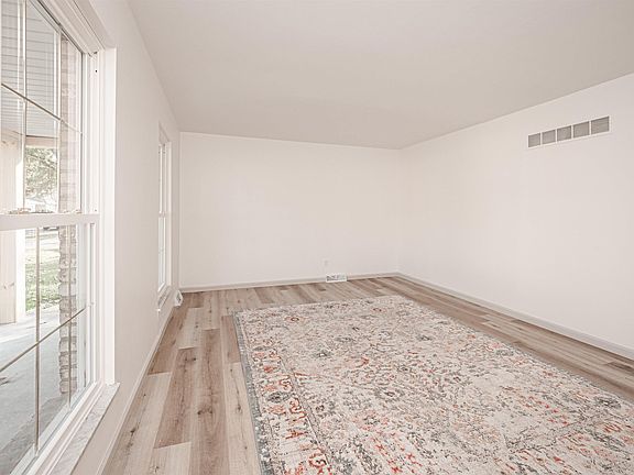 5th image of 10599 Williamsburg Dr