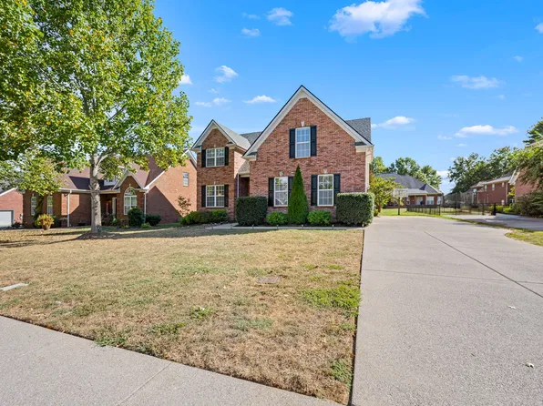 5427 Saint Ives Dr, Murfreesboro, TN 37128