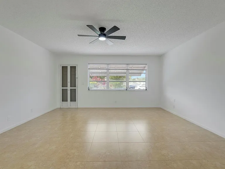 1142 Circle Ter W #C — Photo 14
