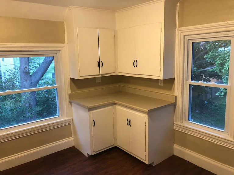 202 Cottage St #UPSTAIRS — Photo 4