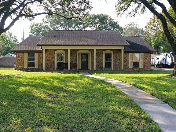 5th image of 909 Bluebonnet St