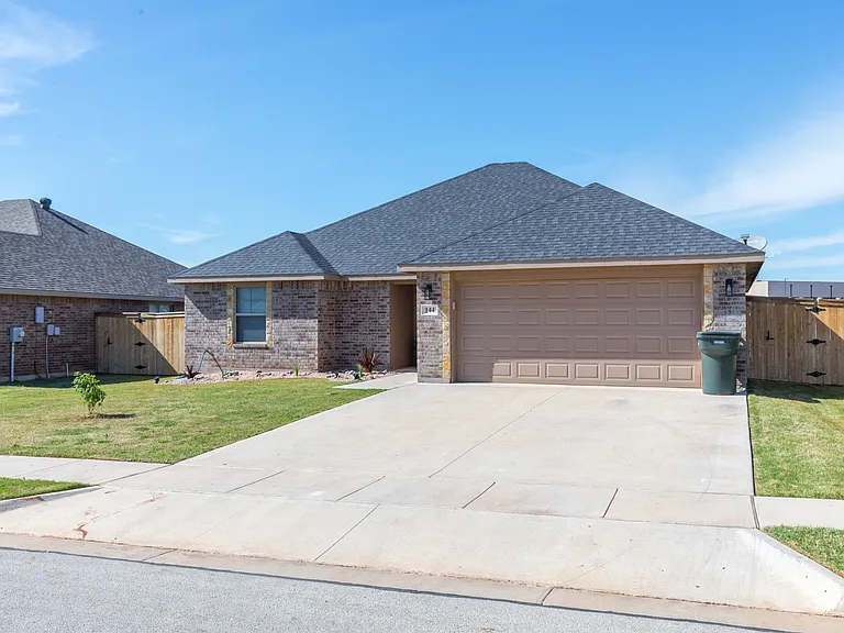 144 Carriage Hills Pkwy — Photo 24
