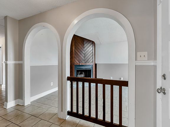 4th image of 932 Fern Ridge Rd