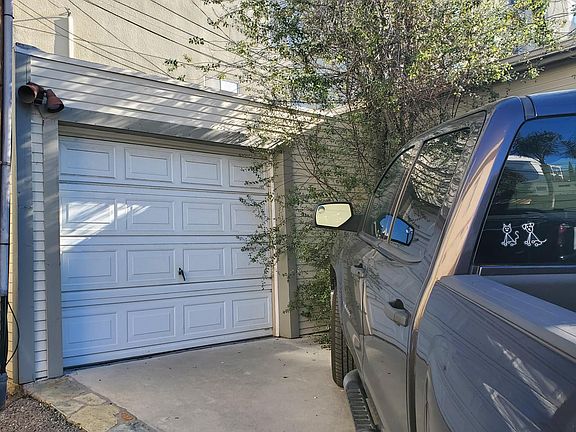 3rd image of 1016 S Barrington Ave
