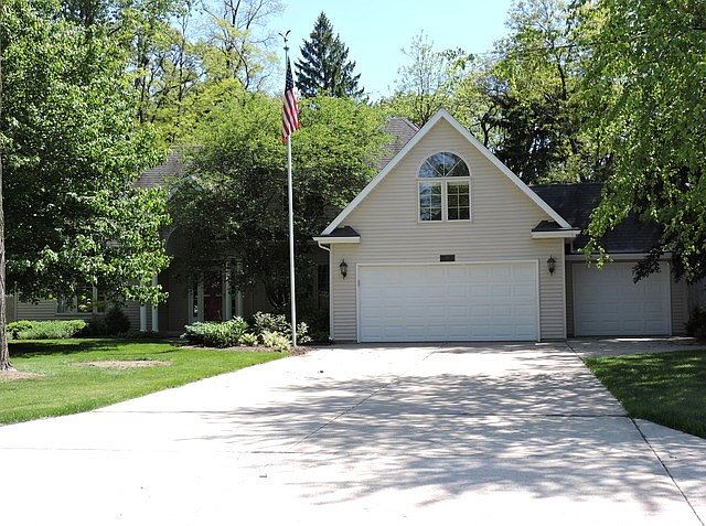 1st image of 210 Schott Dr