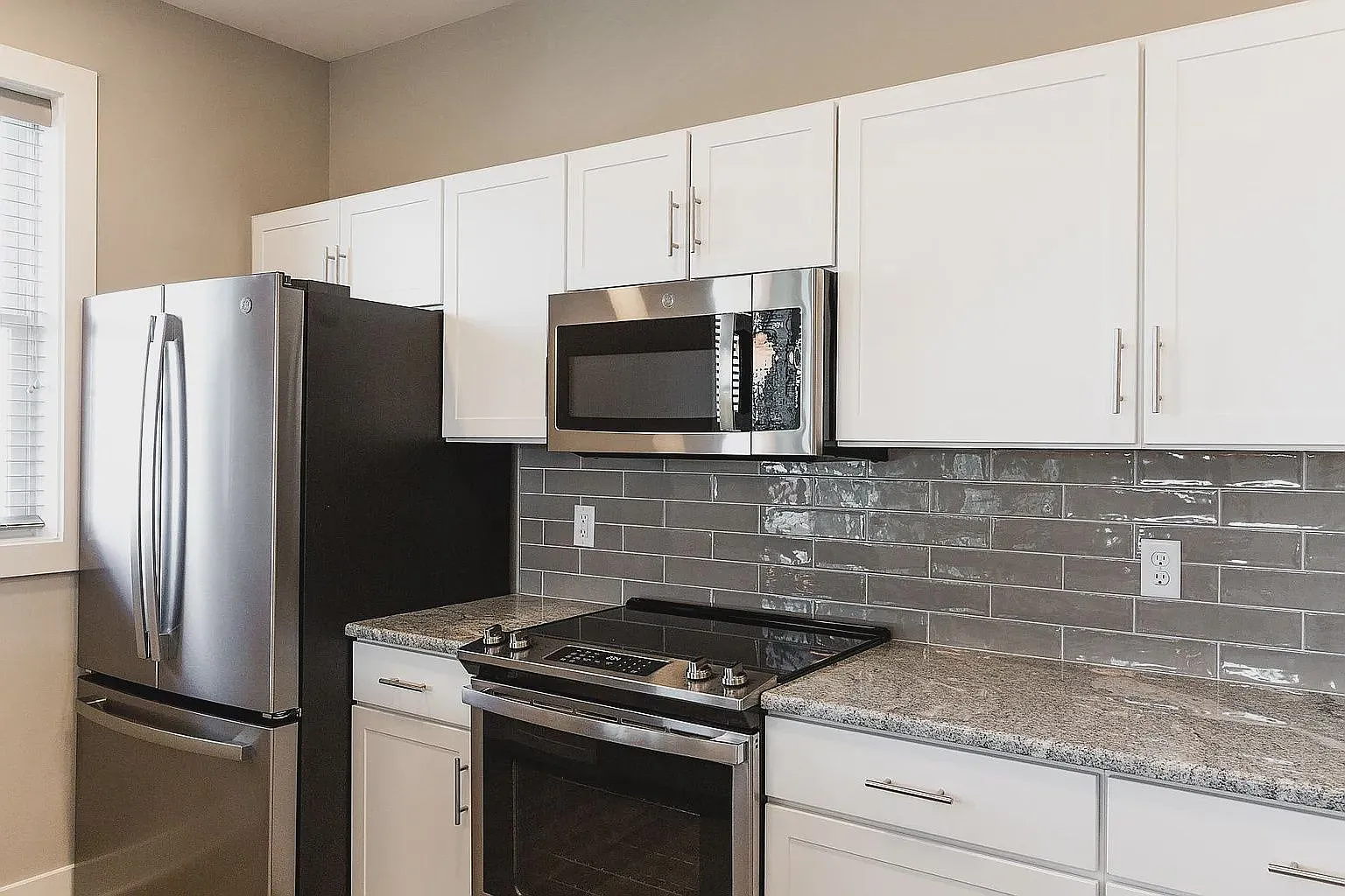 2 bed, 2.0 bath, 1200 sqft, $2,200 — Photo 2