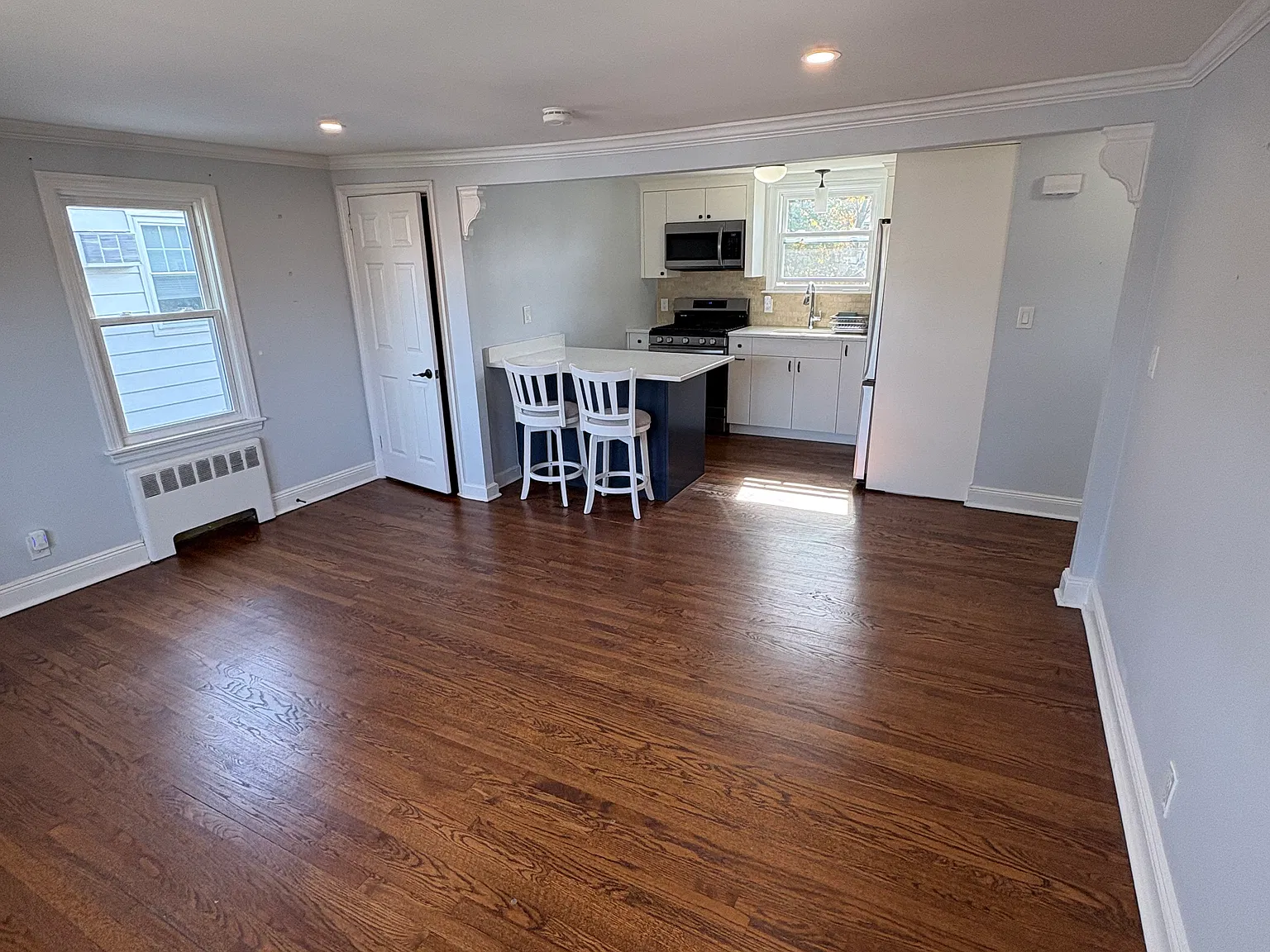 2 bed, 750 sqft, $2,700 — Photo 4