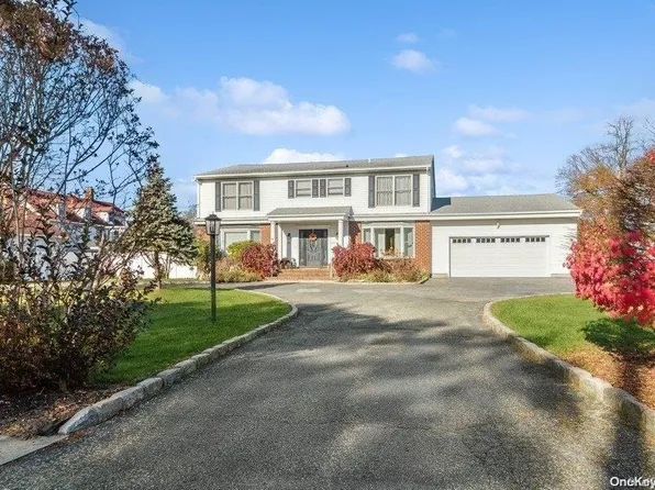 411 Middle Road, Bayport, NY 11705