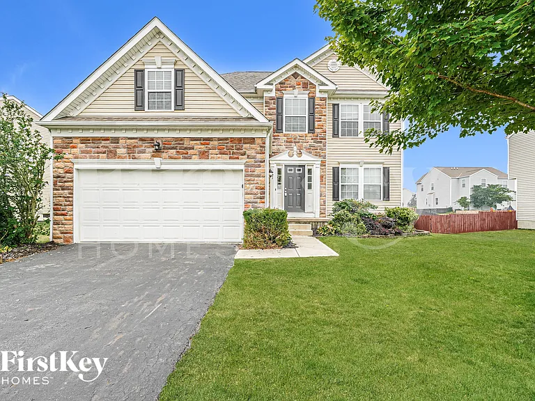 21 Hawthorne Dr — Photo 1