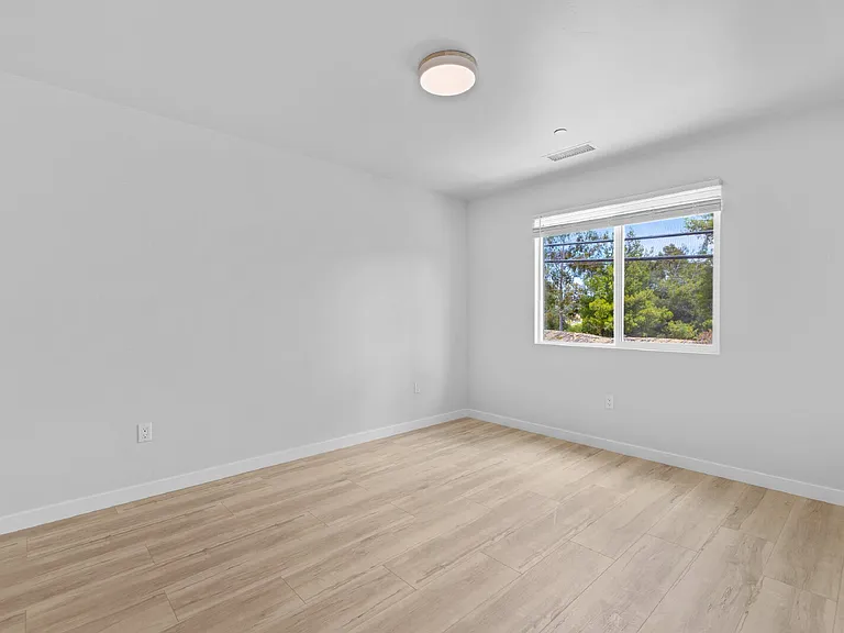 6256 E Lake Dr — Photo 3