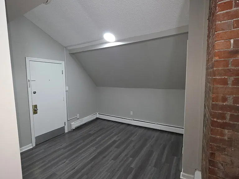 1079 Broad St #3N — Photo 4