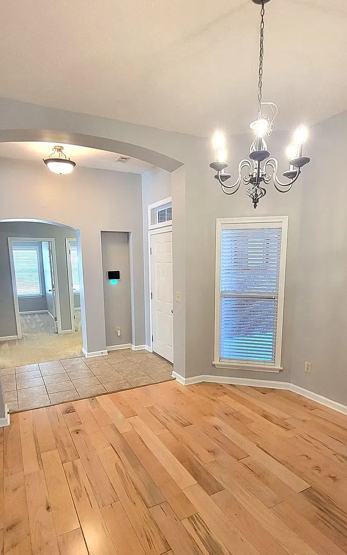 Beautiful 4 bedroom 2 bath, 2-car garage on corner lot in Billingsly Place Neighborhood — Photo 4