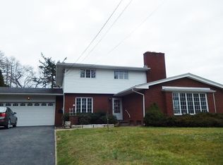 1102 Linden Dr, Jeannette, PA 15644