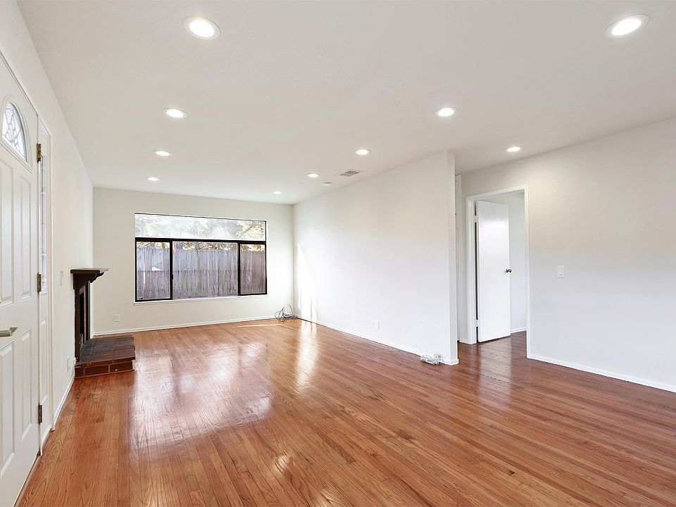 1st image of 2785 Fleetwood Dr