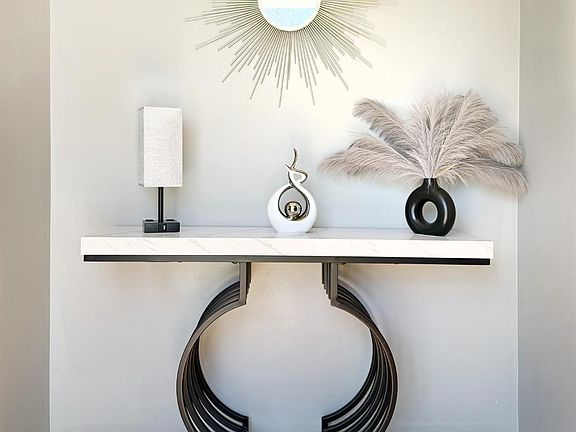 3rd image of 1049 New London Rd