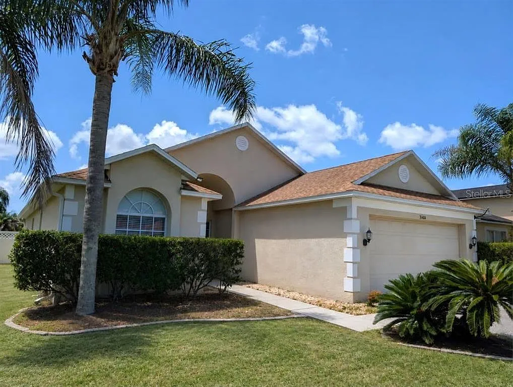 3 bed, 2.0 bath, 1598 sqft, $1,945 — Photo 2