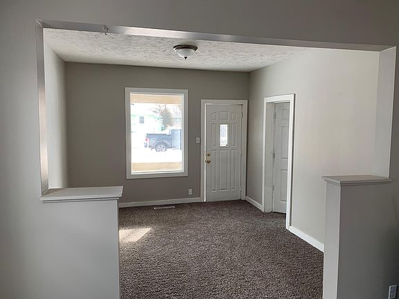 5th image of 2714 E Ave