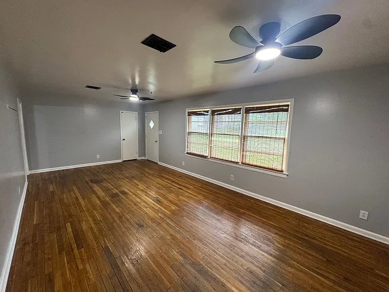 963 Green Ridge Rd — Photo 2