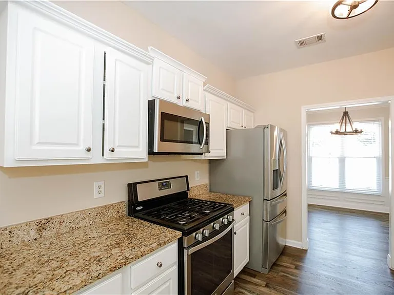 1005 Landover Xing — Photo 12