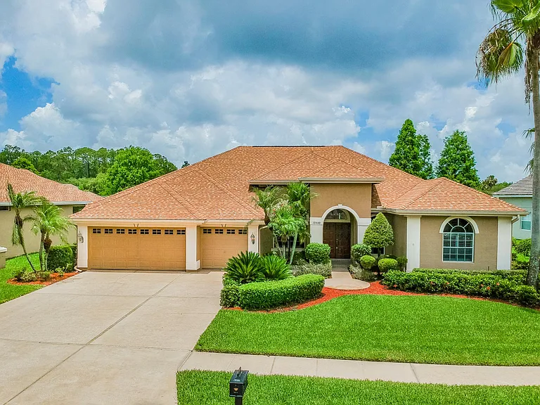 10559 Greencrest Dr — Photo 2
