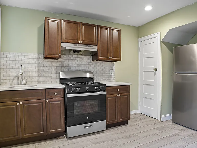 2027 Widener St — Photo 8