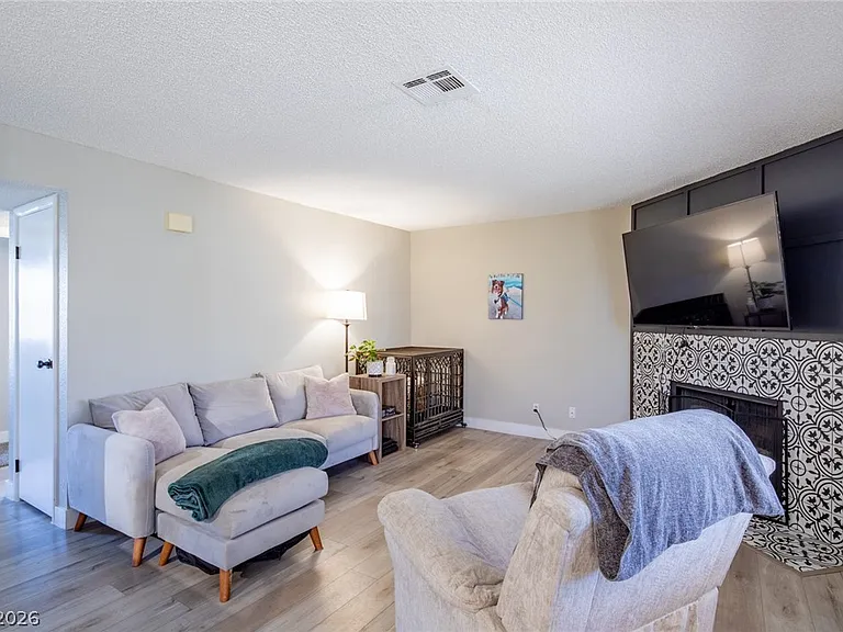 1212 Observation Dr #201 — Photo 8