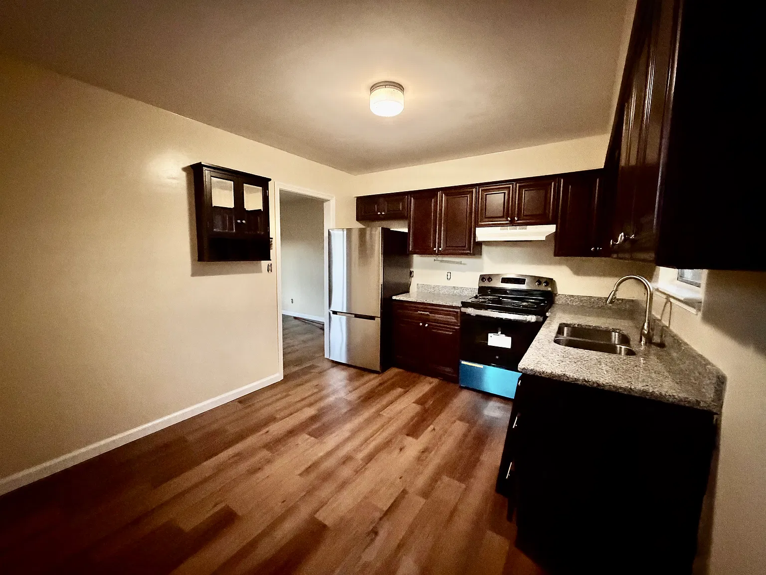 2 bed, 750 sqft, $1,500 — Photo 2