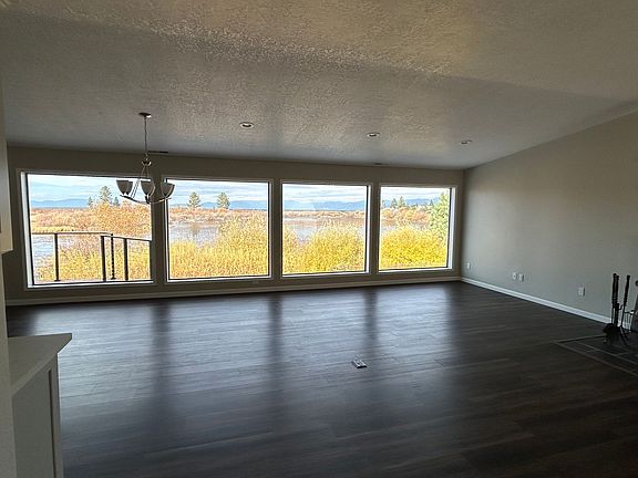 5th image of 1644 Venice Dr