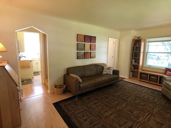5th image of 719 Dwight St