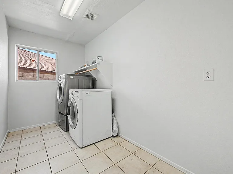 1295 S Honeysuckle Ln — Photo 33