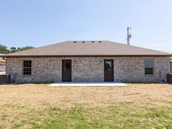3rd image of 215 Kerr Way