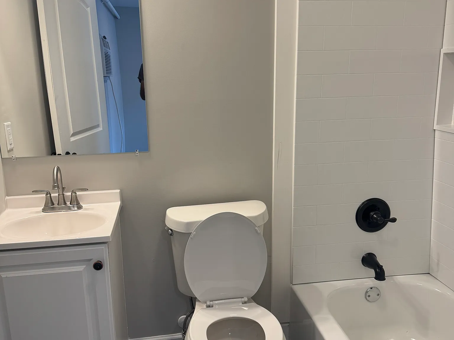 1 bed, 1.0 bath, $850 — Photo 3
