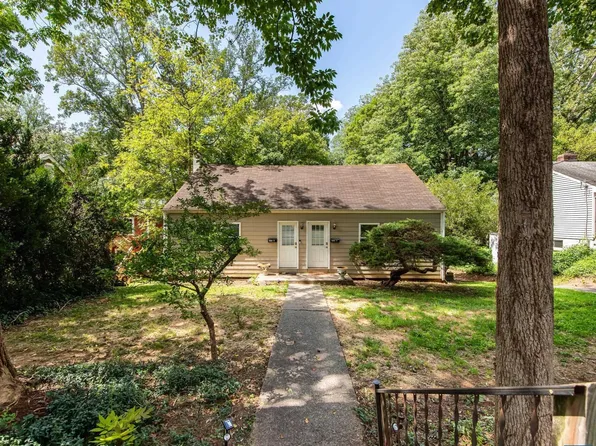 2525 Woodland Dr, Charlottesville, VA 22903